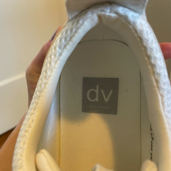 DV by Dolce Vita Bynx Sneaker - Picture 11 of 11